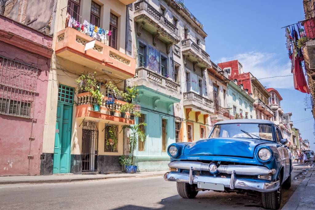 Klassisk bil på Kuba
