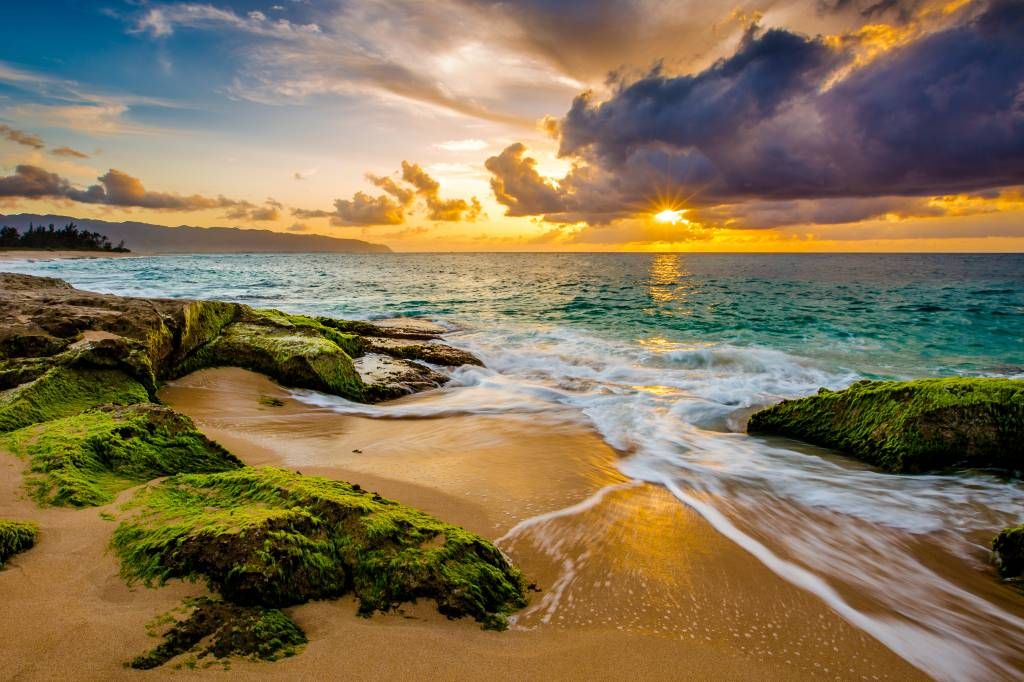 En vacker hawaiisk solnedgång