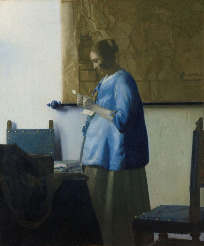 Kvinna som läser ett brev