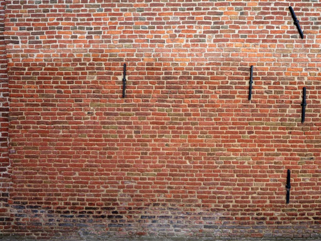 Stadsmur med väggankare