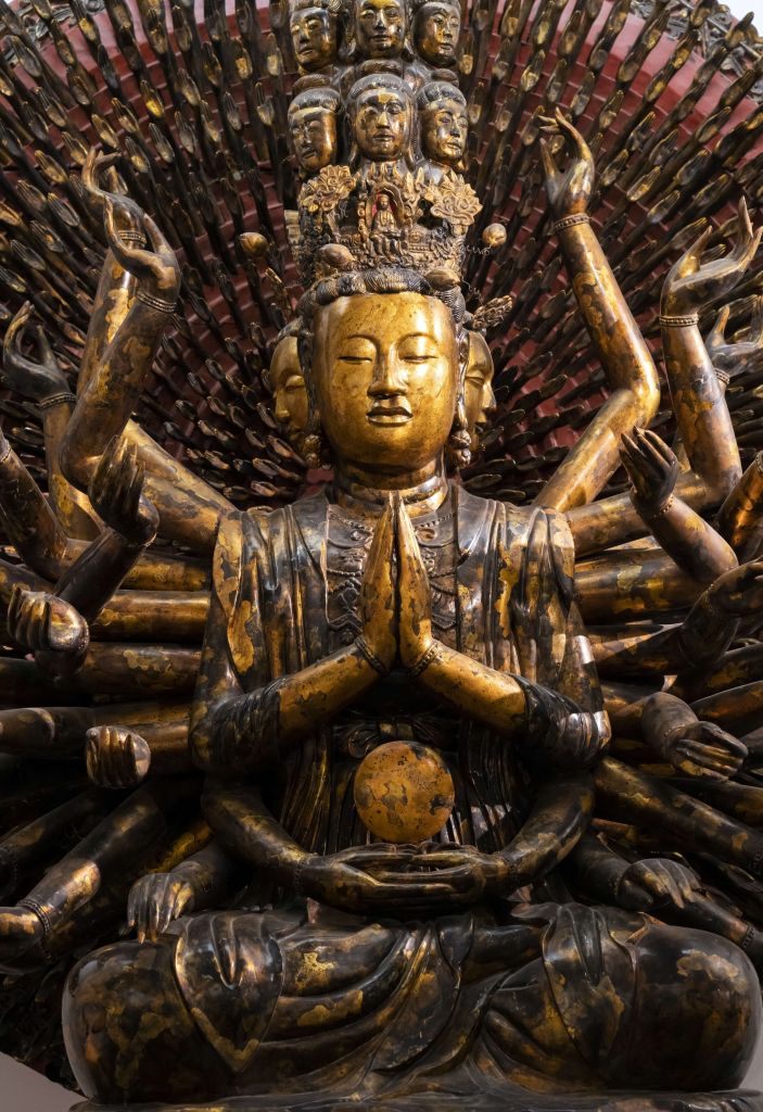Gyllene Buddha staty