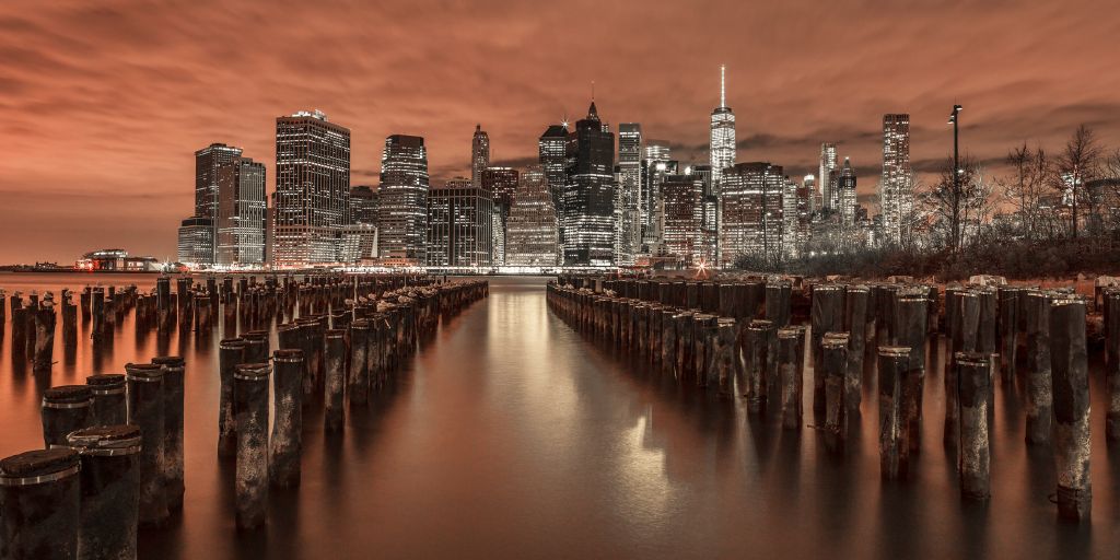 Manhattans skyline med vågbrytare