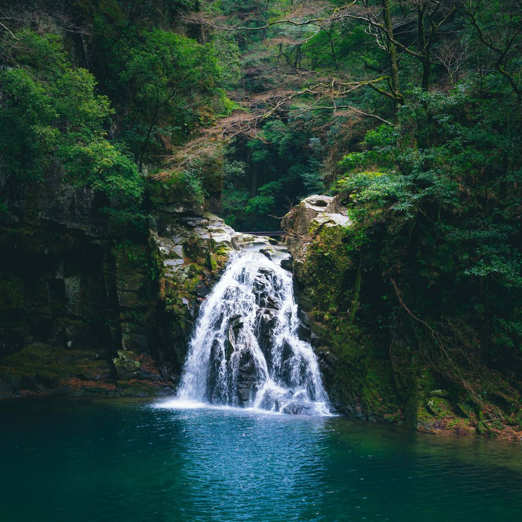 Vackert vattenfall