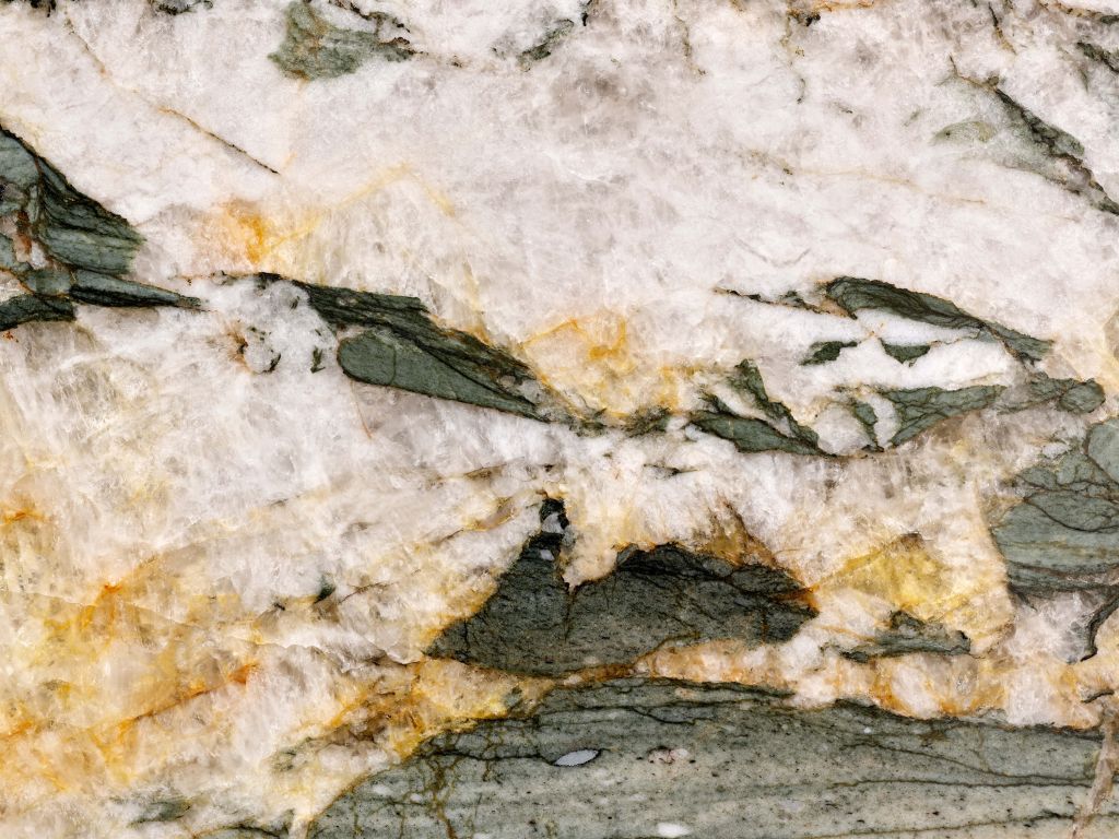 Vit marmor med gröna inslag