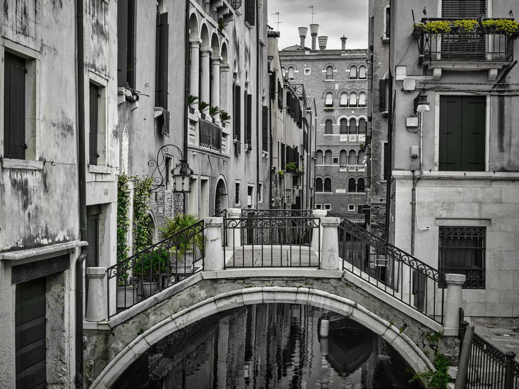 Kanal med bro