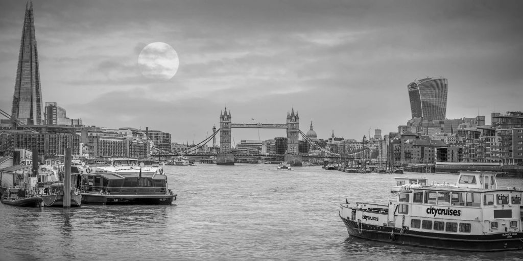 Stadsbild av London i svartvitt
