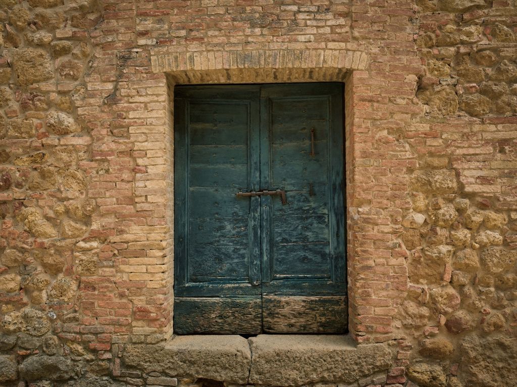 Gamla dörrar i Italien