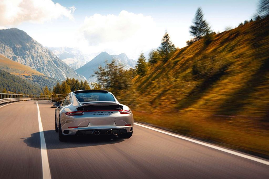Porsche 911 Carrera GTS i fjellene