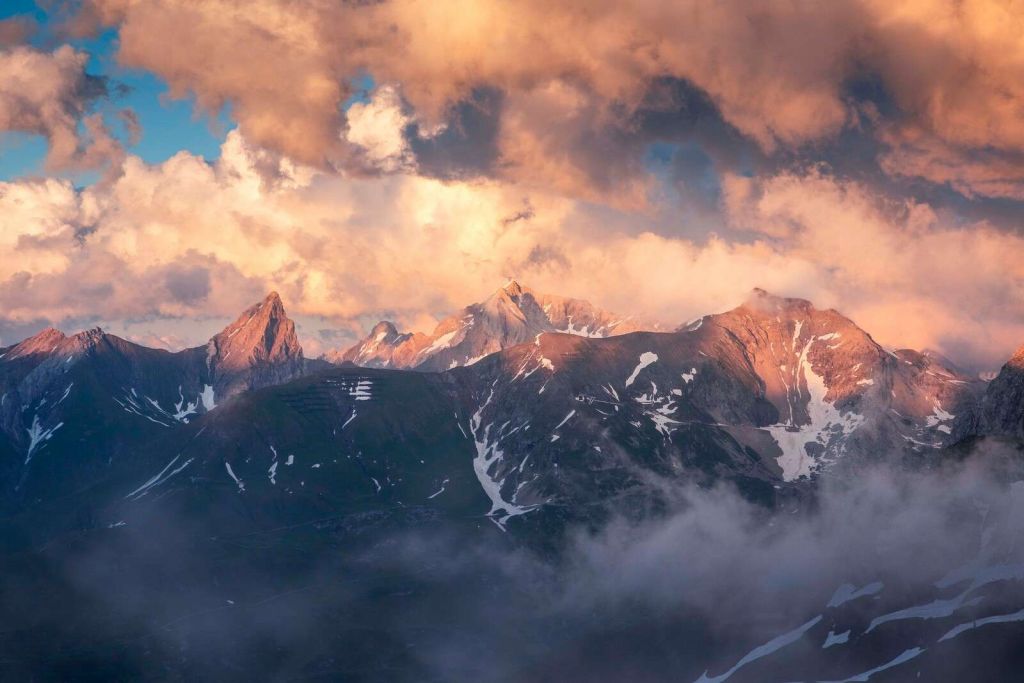 Aftenlys på bjergryg