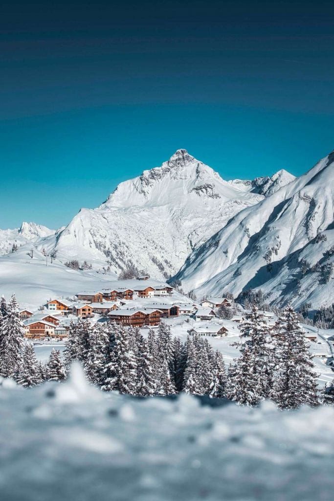 Bjergskure under vinterens top