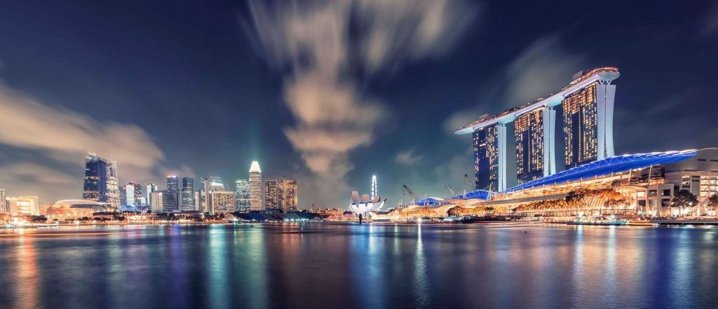 Vandkanten skyline mødte futuristiske lysende