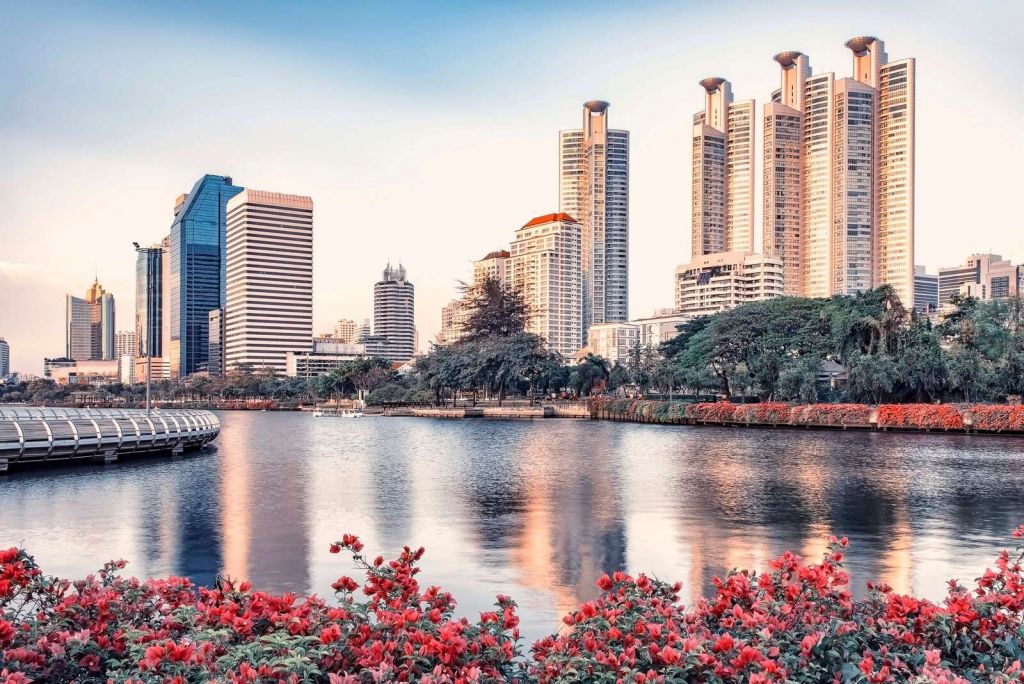 Blomster ved byens vandkant