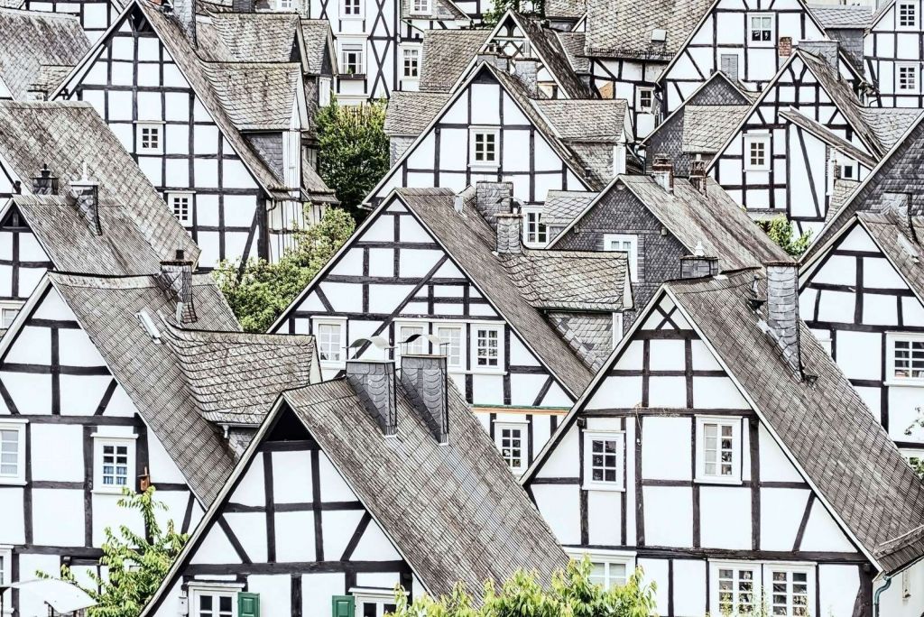 Rytme af sort-hvid bindingsværk