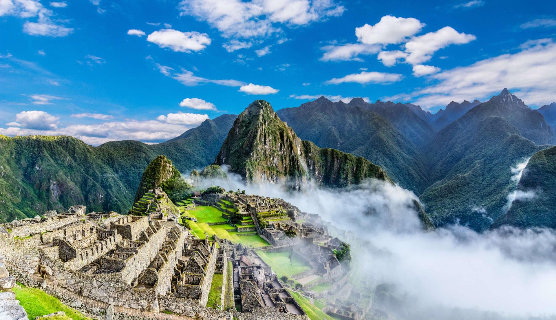 Machu Picchu i tåken