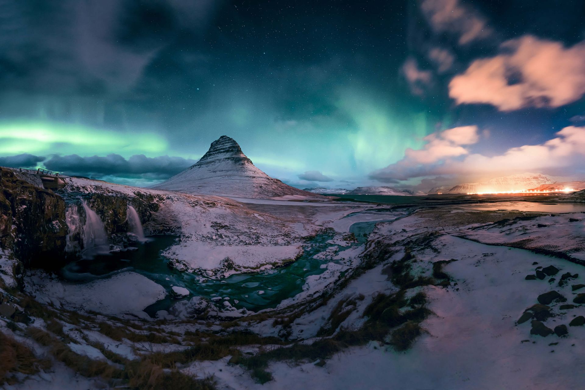 Kirkjufell med nordlys