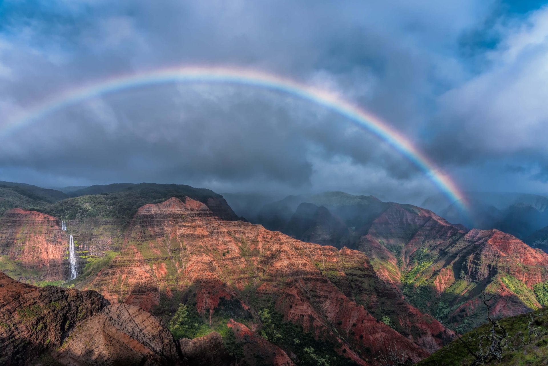 Regnbåge över Waimea Canyon