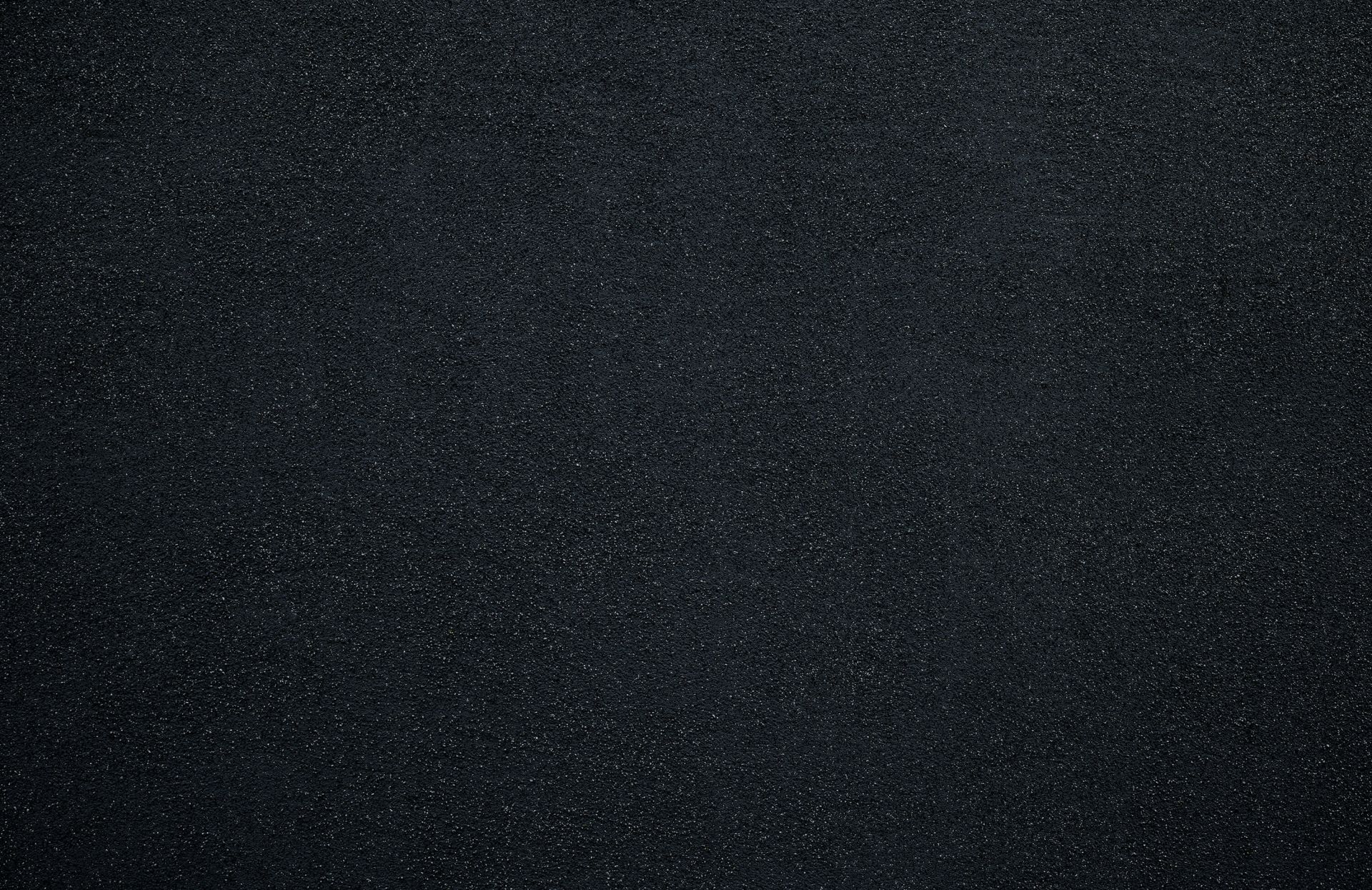 Mörk vägg med fina stenar