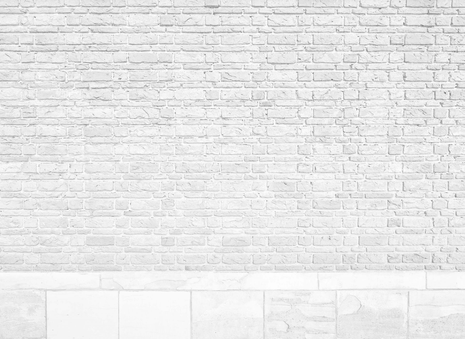 Hvite steiner med gammel betong