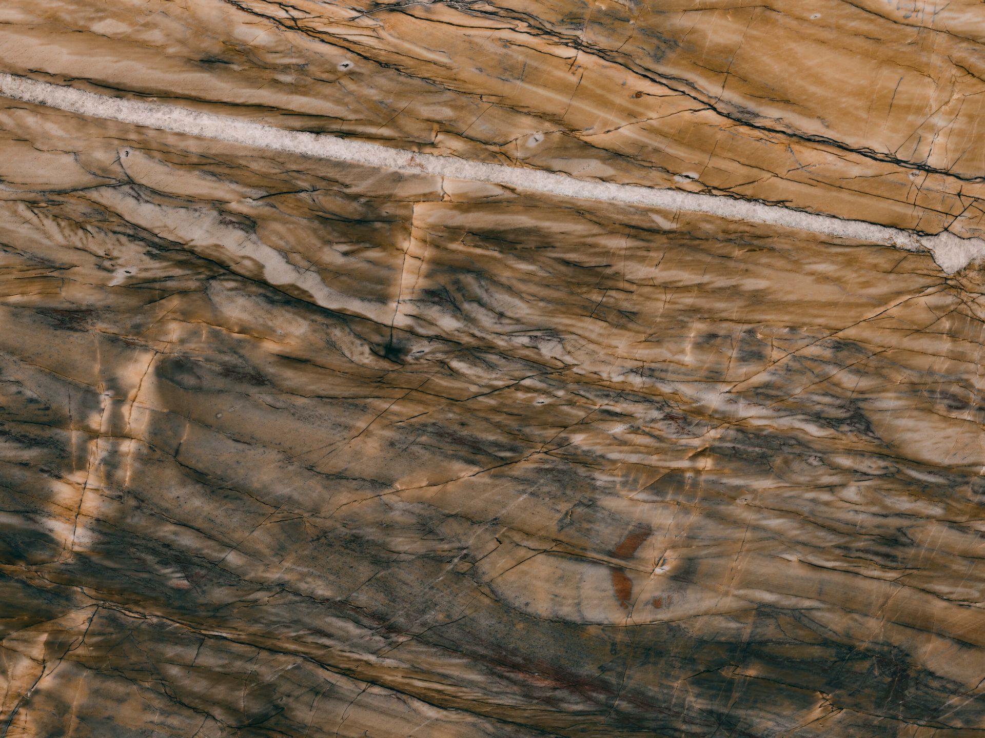 Marmor med gul fargetone