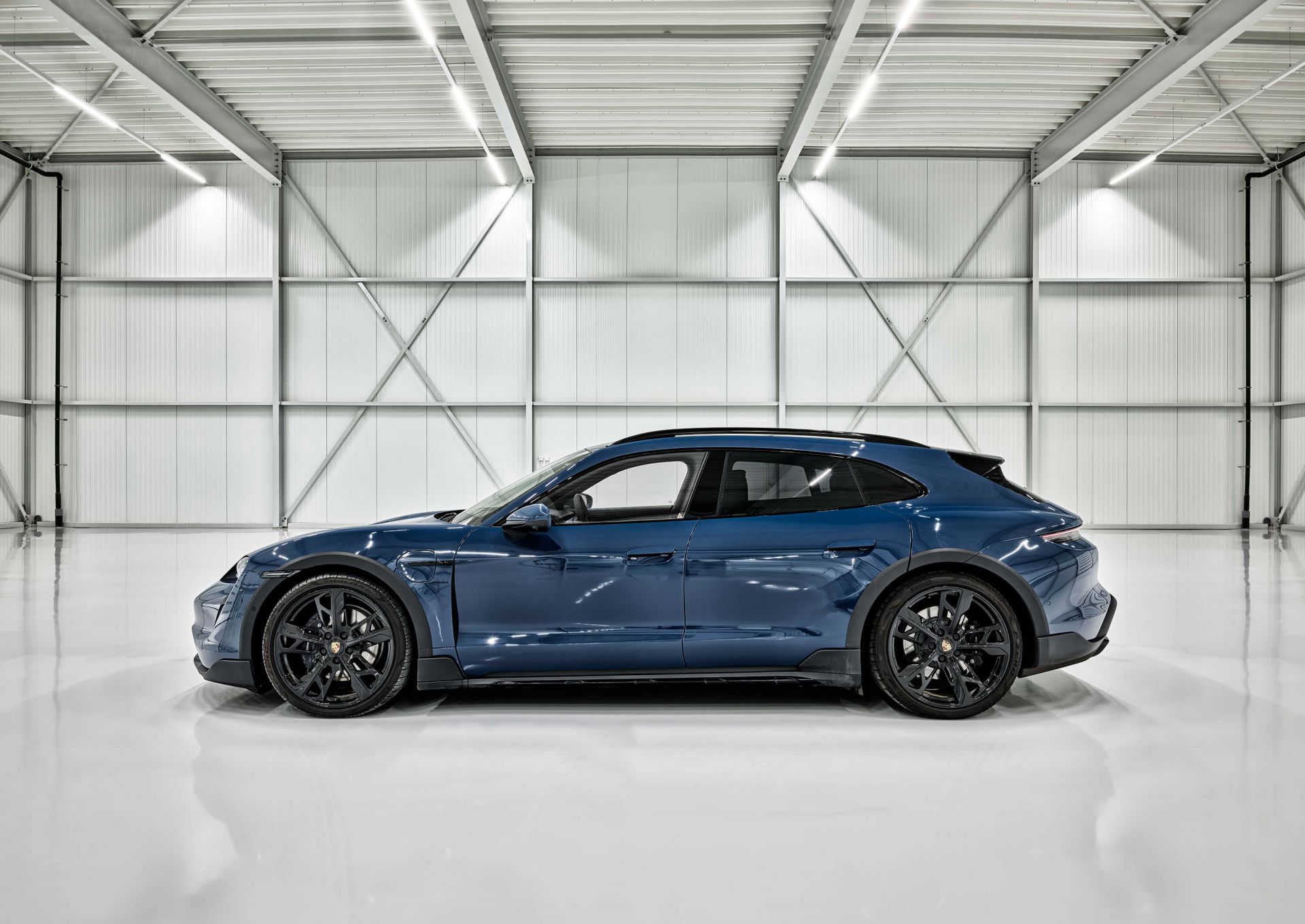 Porsche i industrihallen