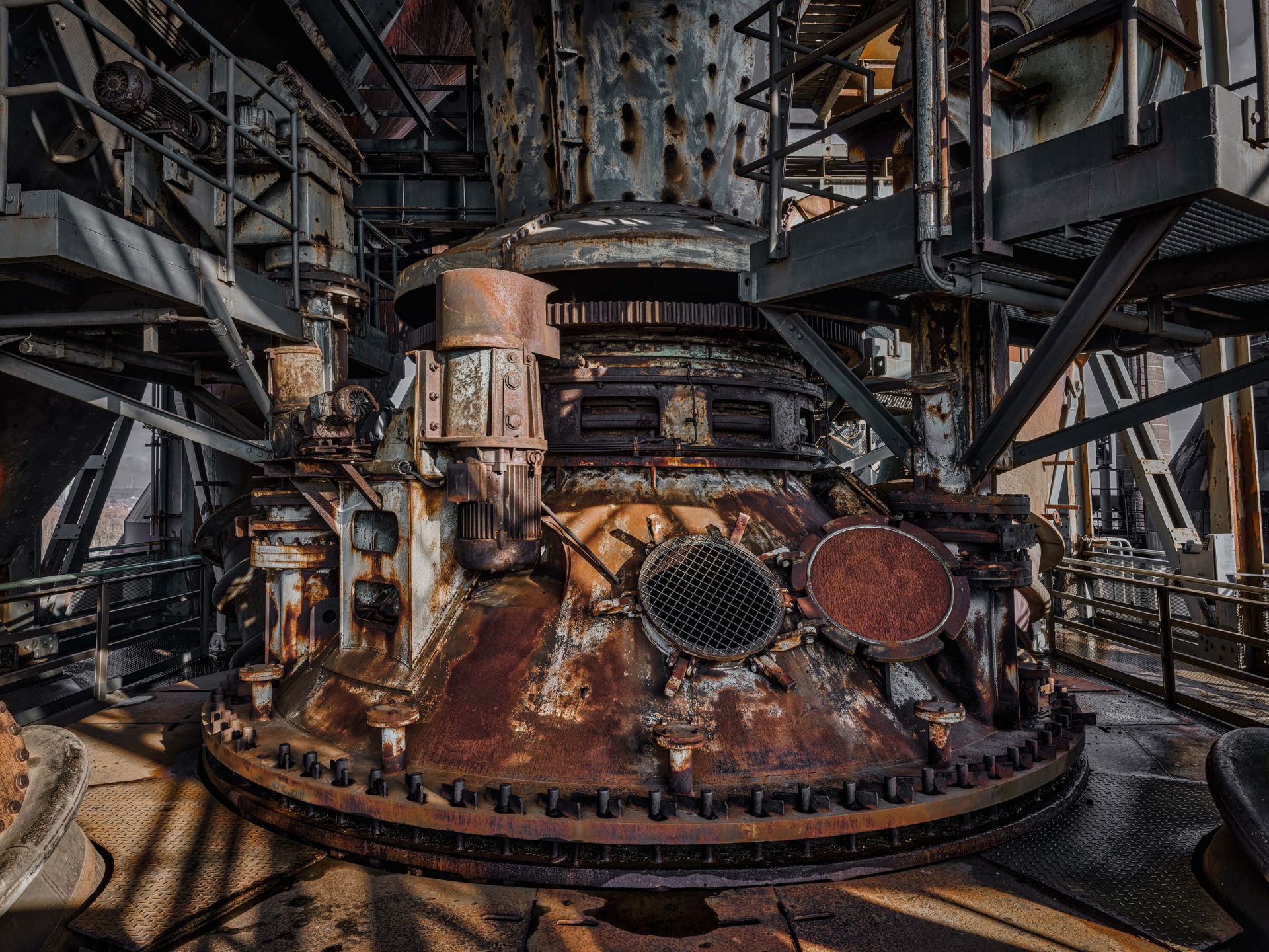 Rostig gammal fabrik