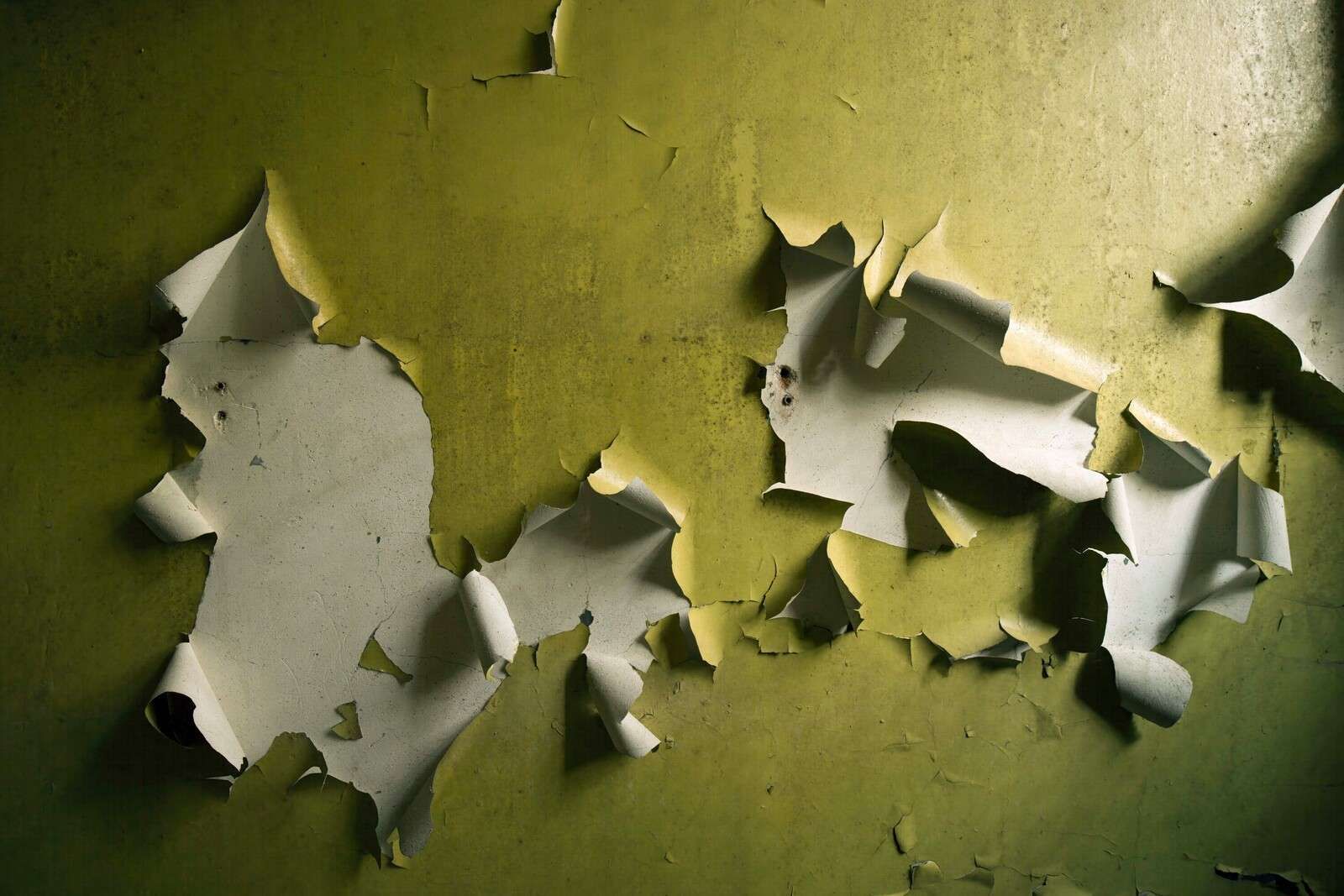 Afladende Maling på Grøn Væg