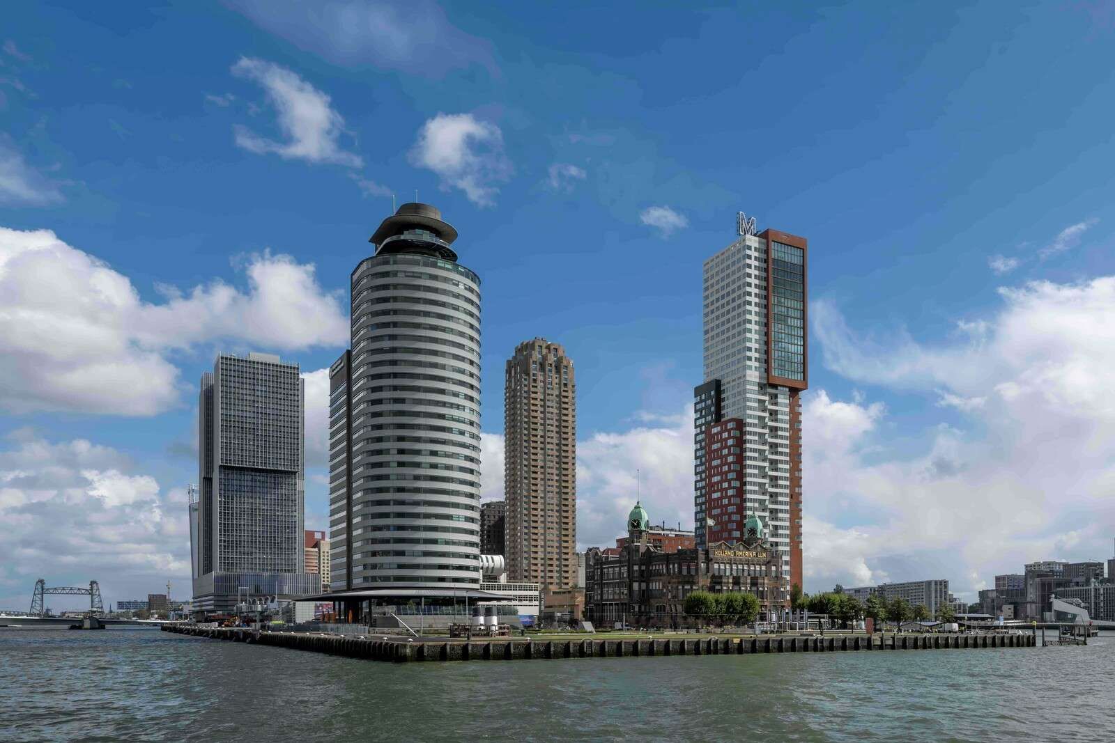 Modern arkitektur vid Maas