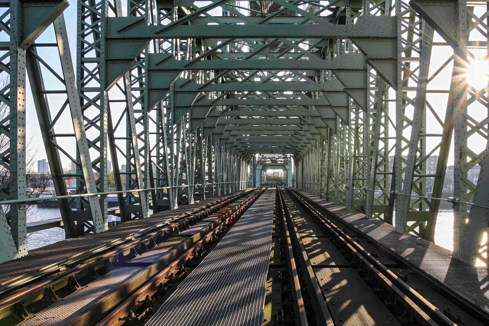 Stål og Symmetri på De Hef