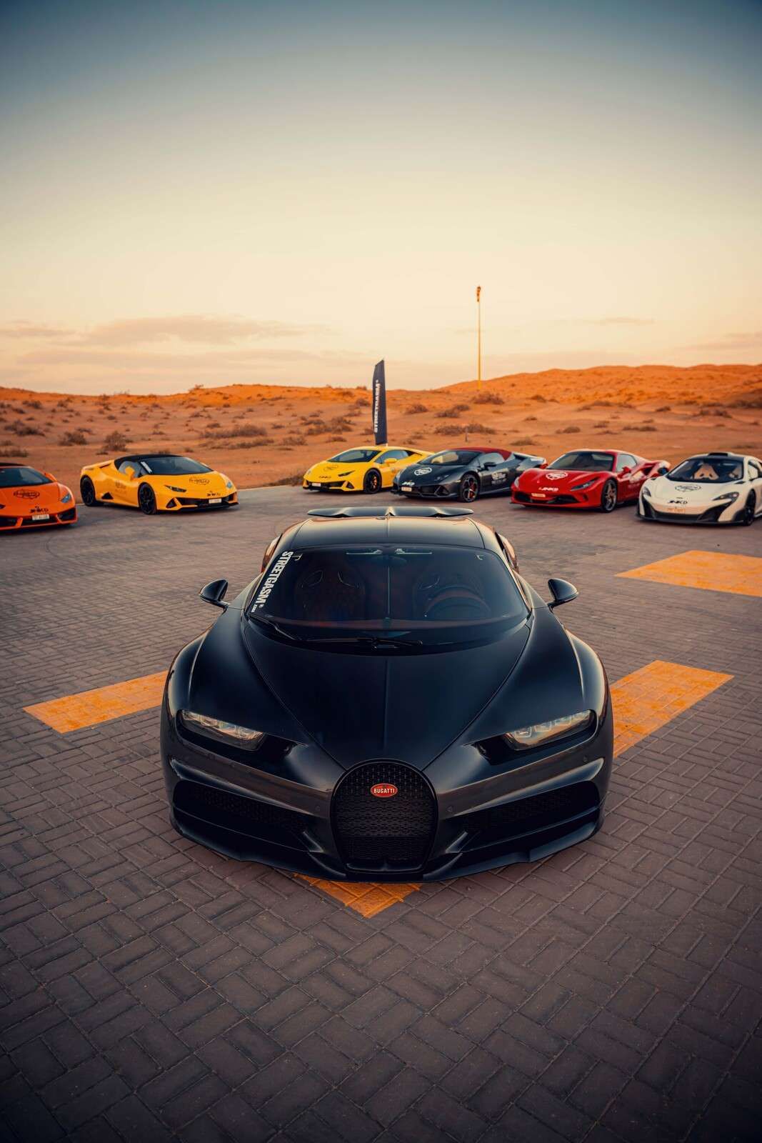 Hypercars ved solnedgang