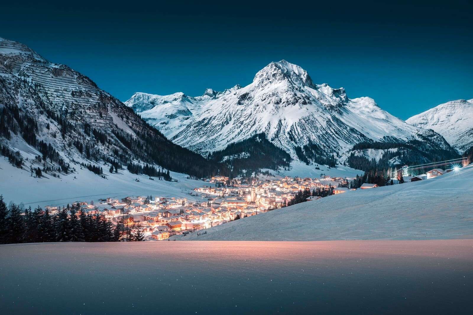 Alpedorf i vinteraftenens ro.