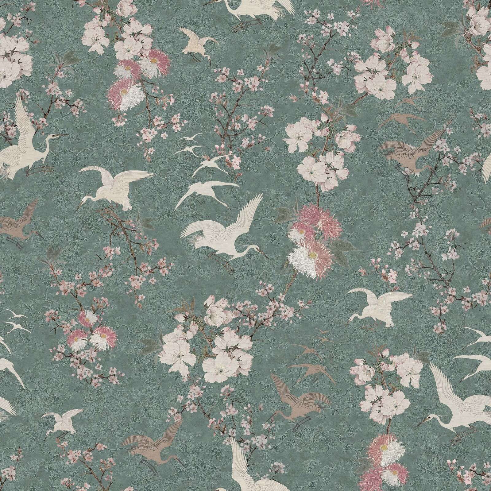 Traner mellom blomstrende grener