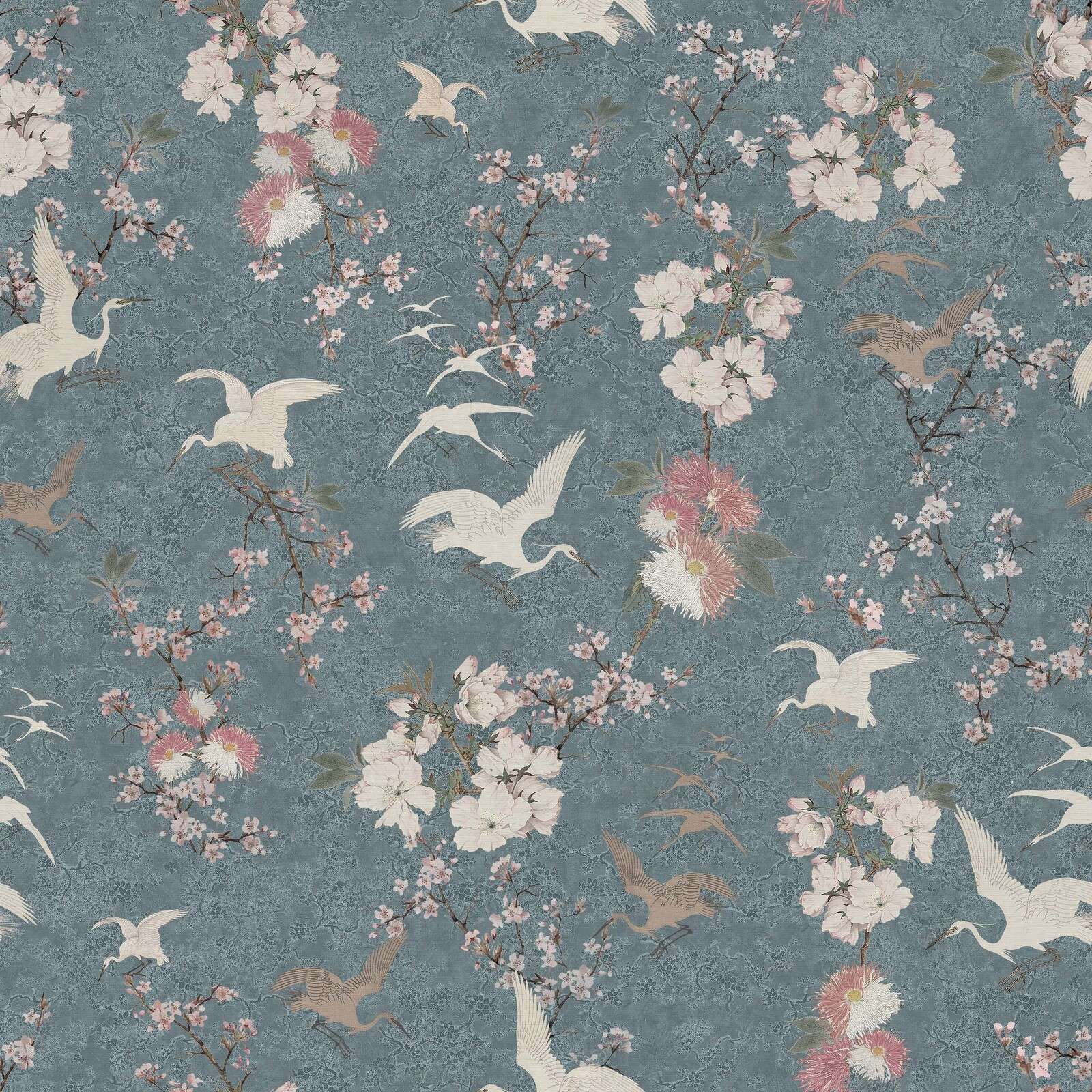 Traner mellem blomster
