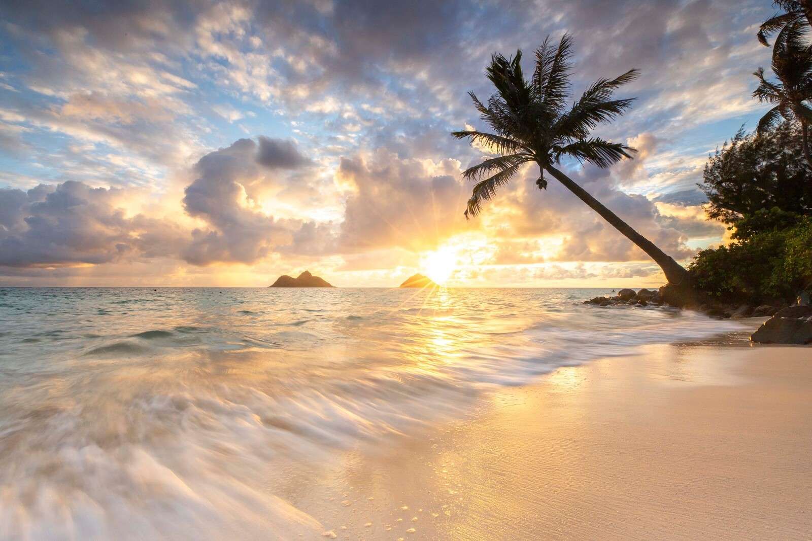 Sakte lys på tropisk strand