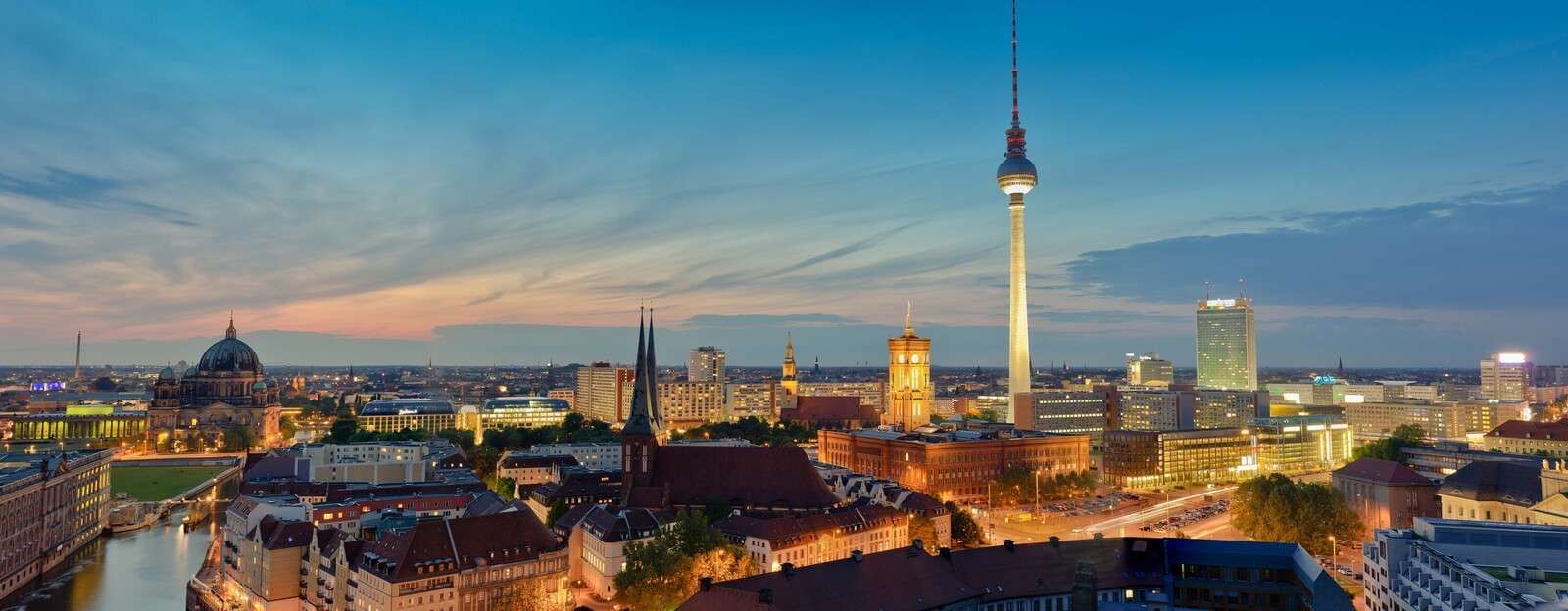 Kveldssol Over Berlins skyline