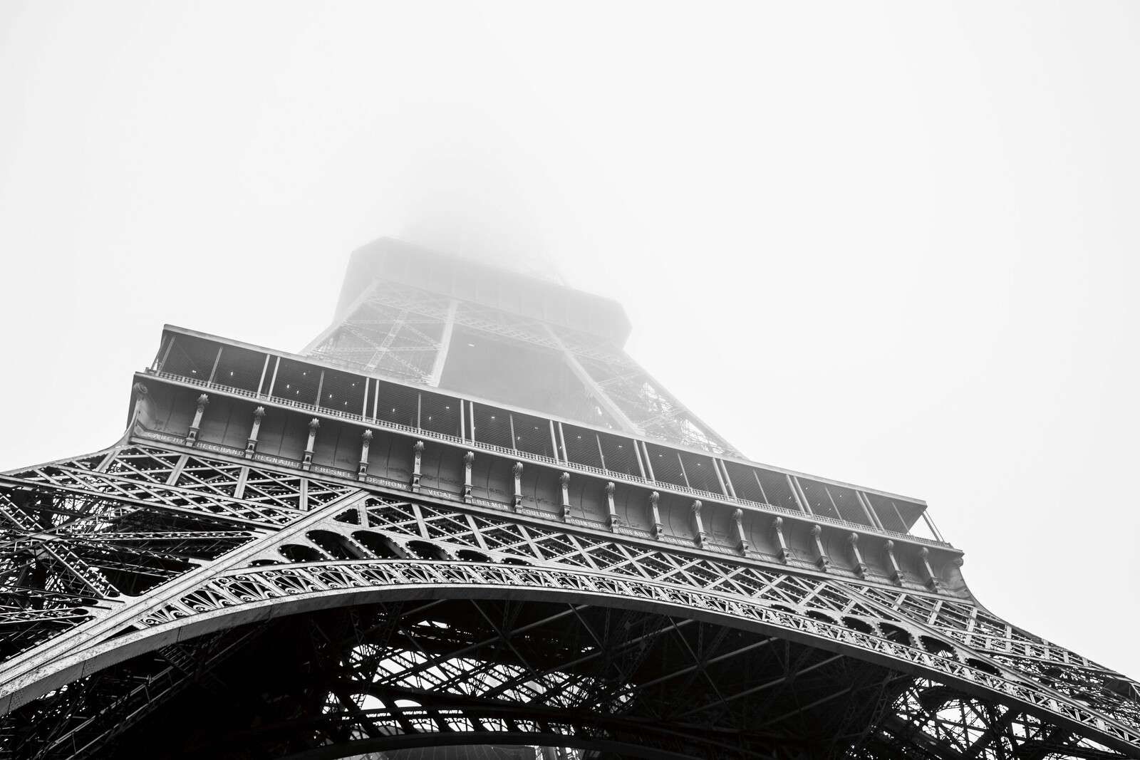 Eiffeltornet i parisisk dimma